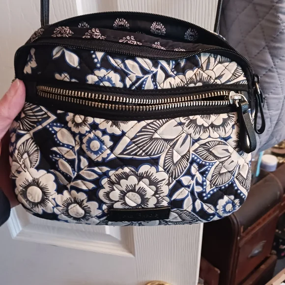 Vera Bradley shoulder bag - Picture 2 of 4